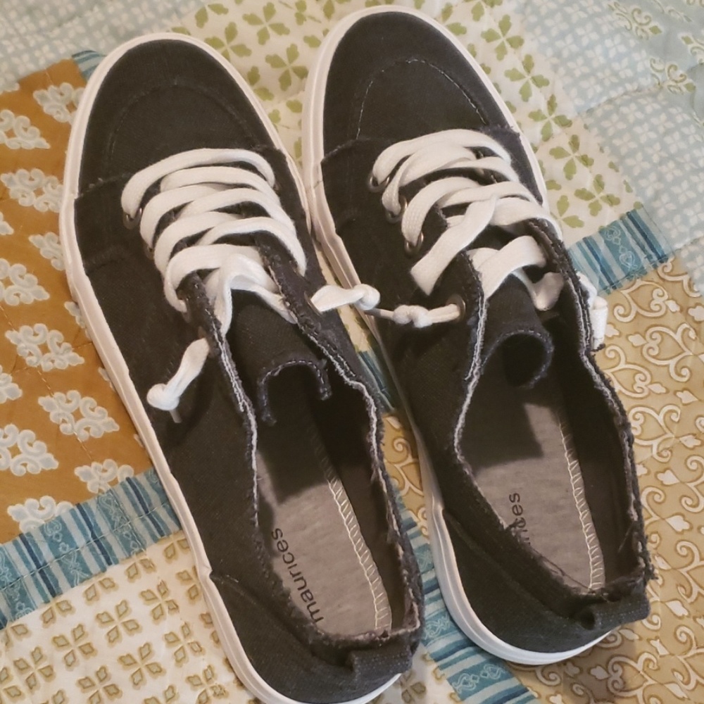 Maurices Betsy shoes 9.5 never worn